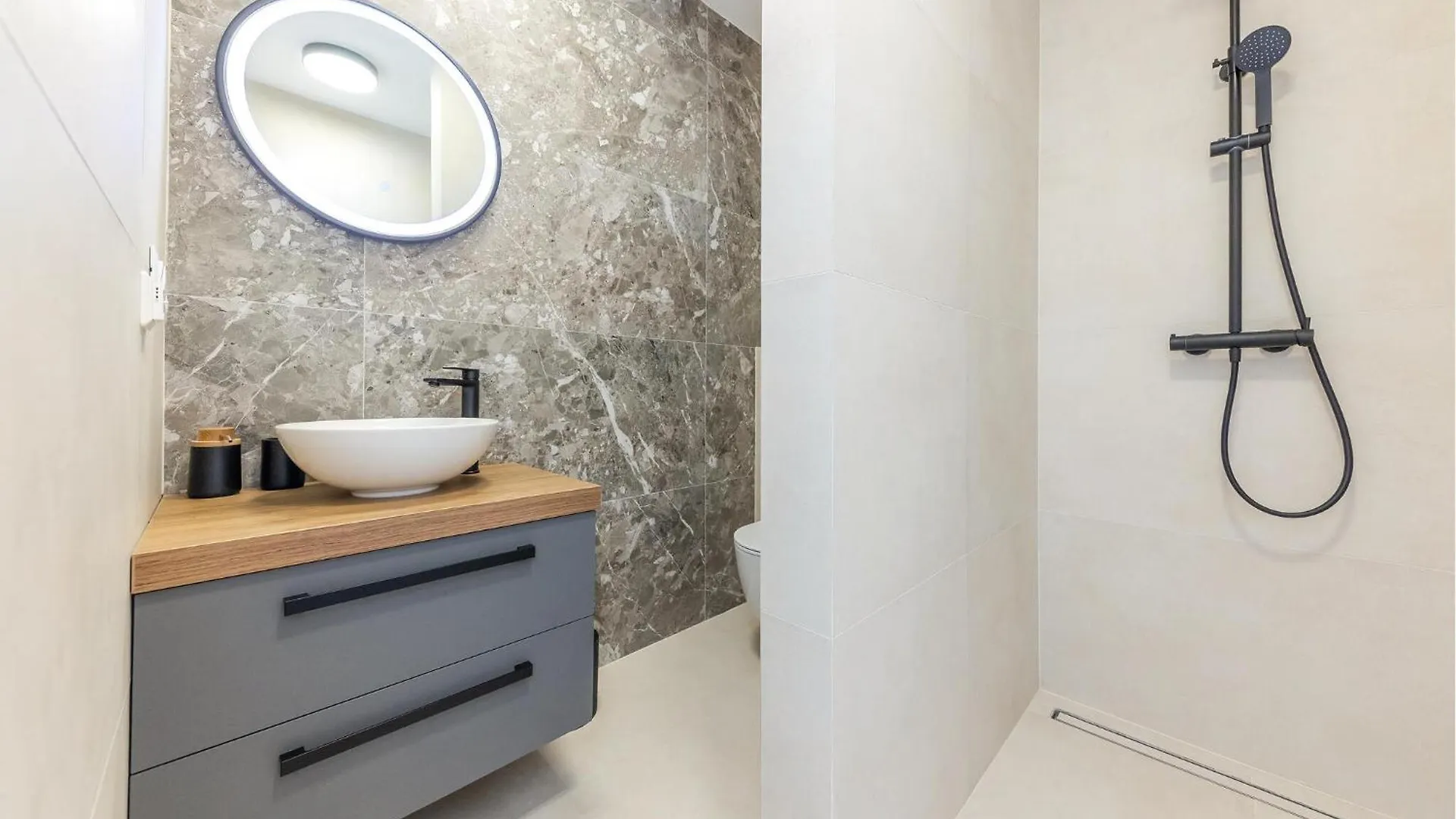 Awesome Home In Kastel Stari With Kitchen