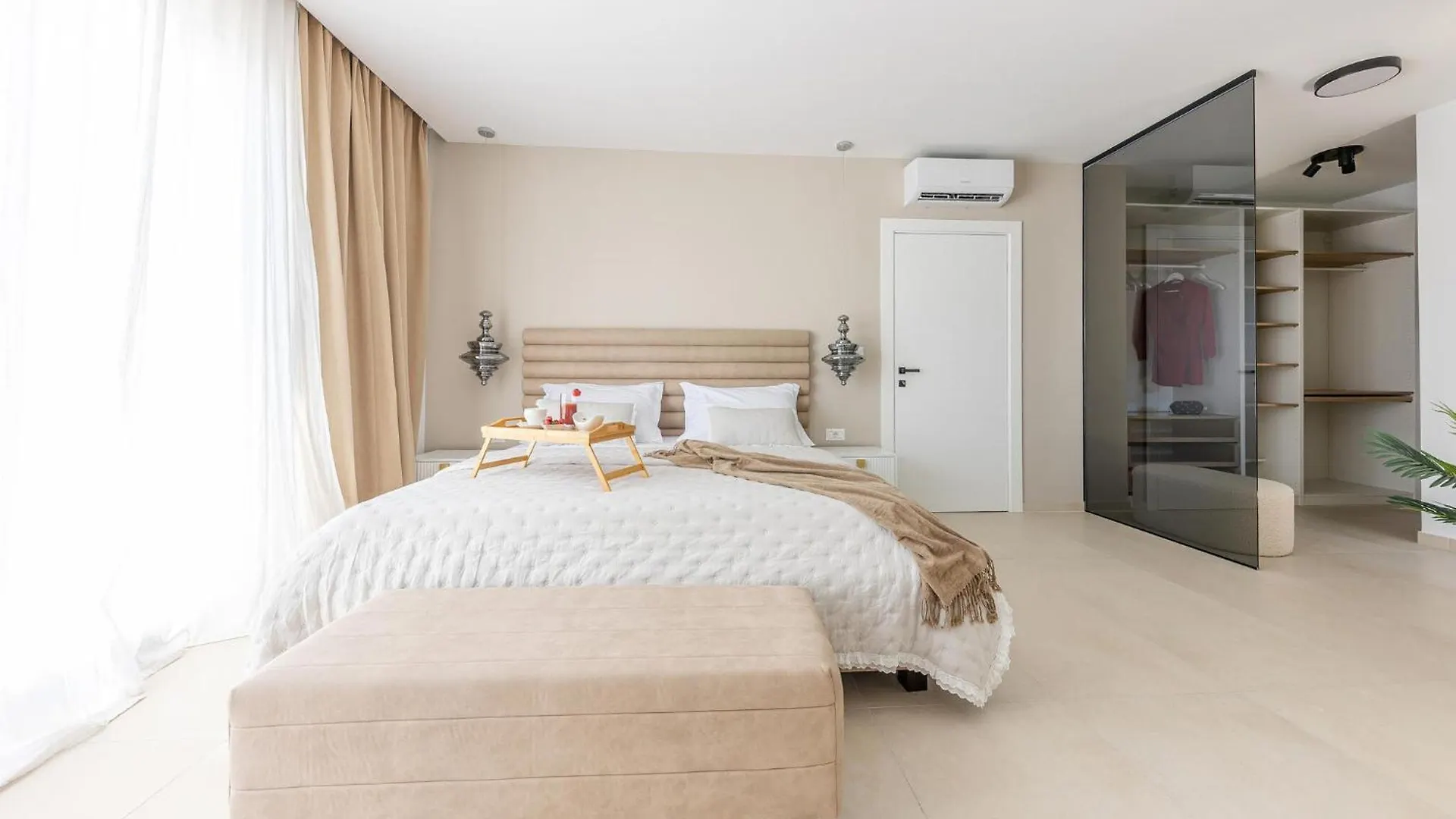 Feriehus Awesome Home In Kastel Stari With Kitchen