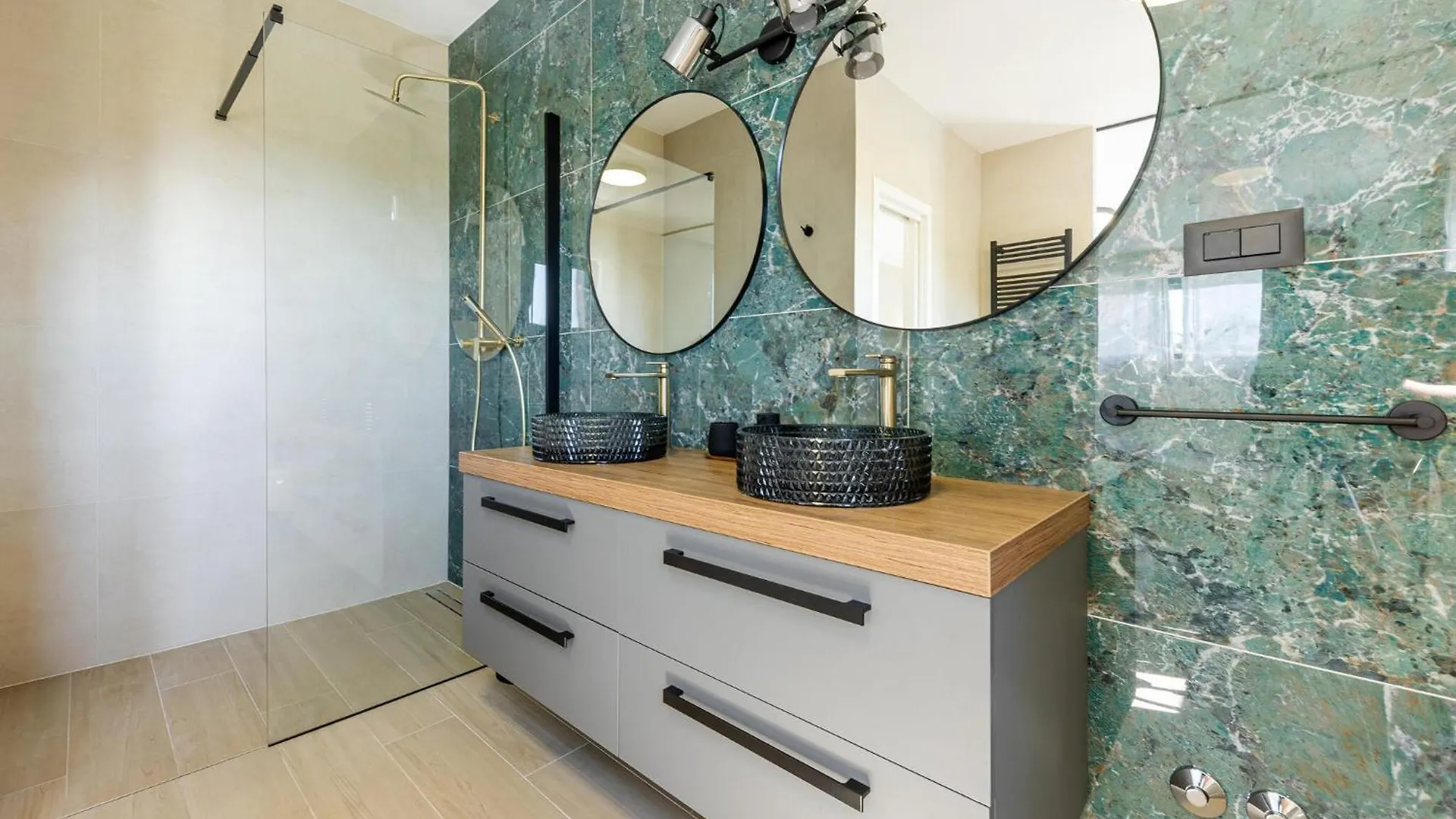 Awesome Home In Kastel Stari With Kitchen 0*,